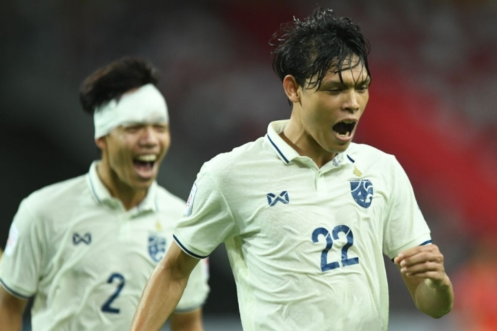 AFF Cup 2020: Đánh bại Singapore, Thái Lan đứng đầu bảng A - 1