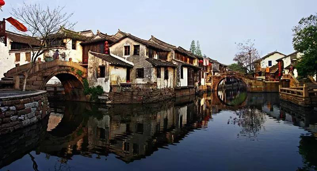 nhung khu pho co nhat dinh phai ghe tham khi toi thuong chau