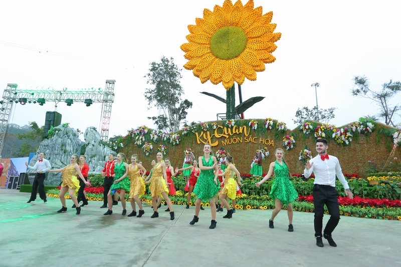 khai mac le hoi ky quan muon sac hoa lon nhat mien bac tai ha long