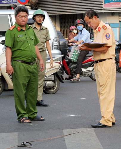 cua ngo san bay tan son nhat ket cung sau tai nan xe bon