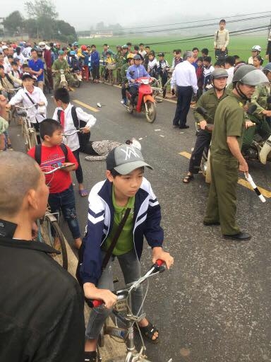 hoa binh co giao mam non tu vong vi va cham voi o to cho hoc sinh