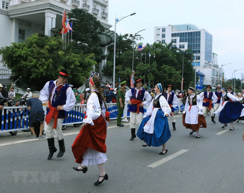 ruc ro le hoi duong pho o thanh pho hue