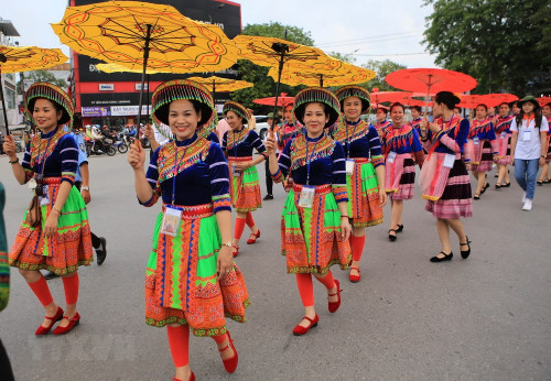 ruc ro le hoi duong pho o thanh pho hue