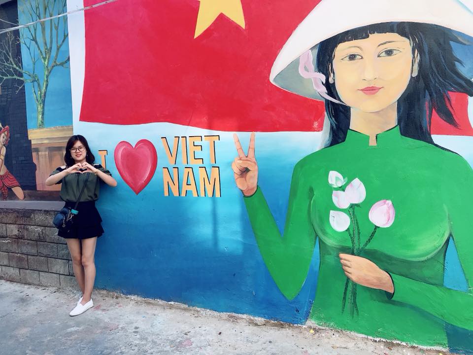 gioi tre dung ngoi khong yen voi lang bich hoa giua long da nang