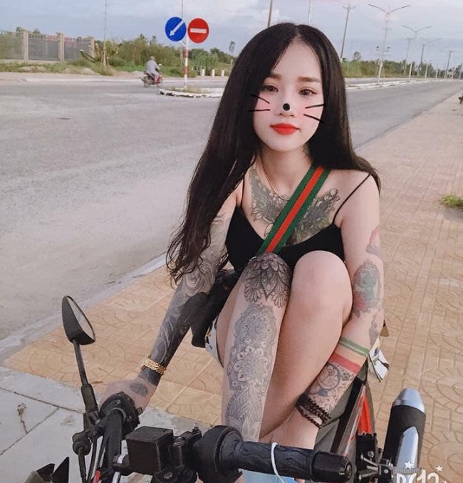 thanh nu an giang quang nam bi gieu cot vi xam kin nguc tay chan