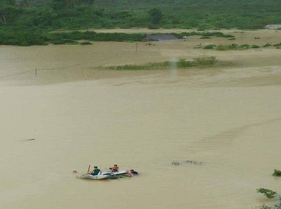 boi ra dong lu cuu be trai pho bi thu xa bi cuon tu vong