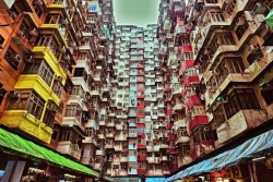 trung quoc hai tre chet do mac ket trong xe dau ngoai troi nong