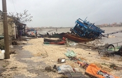 truong hoc quang binh hu hong nang thiet hai tren 200 ty dong vi bao so 10