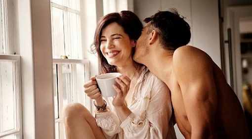 thoi quen hon vo buoi sang giup tang tuoi tho o dan ong