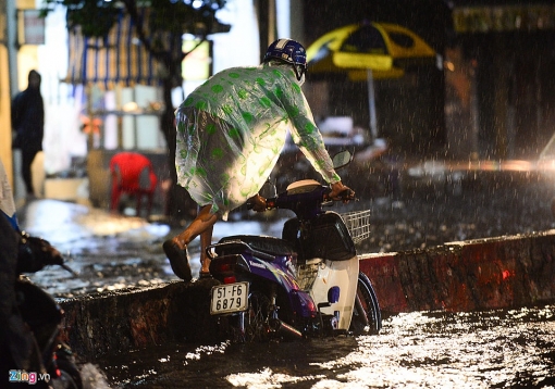 sai gon mua lon cay do nguoi dan loi nuoc khon kho