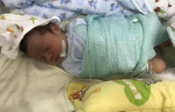 Hà Nội: Bé gái vừa sinh bị bỏ rơi tại Bệnh viện Thanh Nhàn