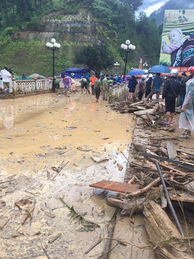 mua lu tan pha tan hoang nhieu vung o tay bac hang chuc nguoi chet va mat tich