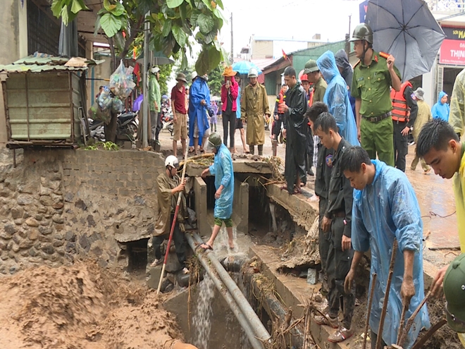 mua lu tan pha tan hoang nhieu vung o tay bac hang chuc nguoi chet va mat tich