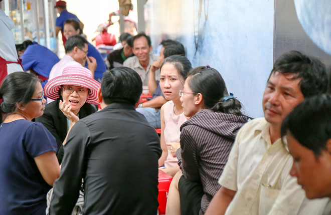 hinh anh bat ngo pho hang rong sai gon sau 1 thang di vao hoat dong