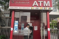 them vietinbank vietcombank tang phi rut atm noi mang