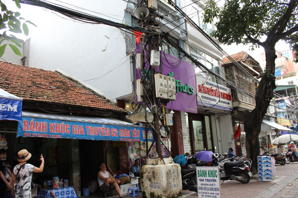 nhung cot dien 100 tuoi cuoi cung tren pho ha noi