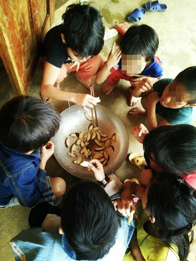 buot long nhin canh tre em vung cao khong du quan ao trong cai lanh tai te