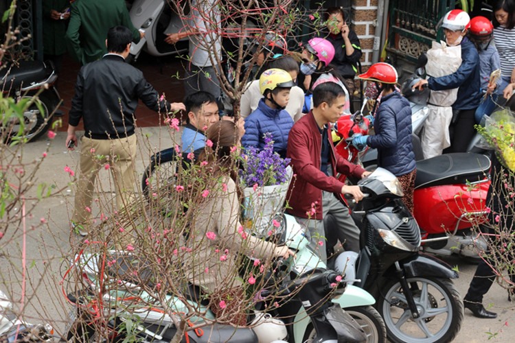 nguoi viet chi manh cho tet vi dua doi va si dien