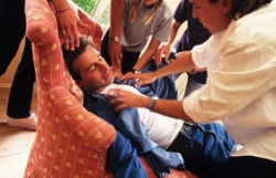 thu pham khien ban de bi mau nhiem mo