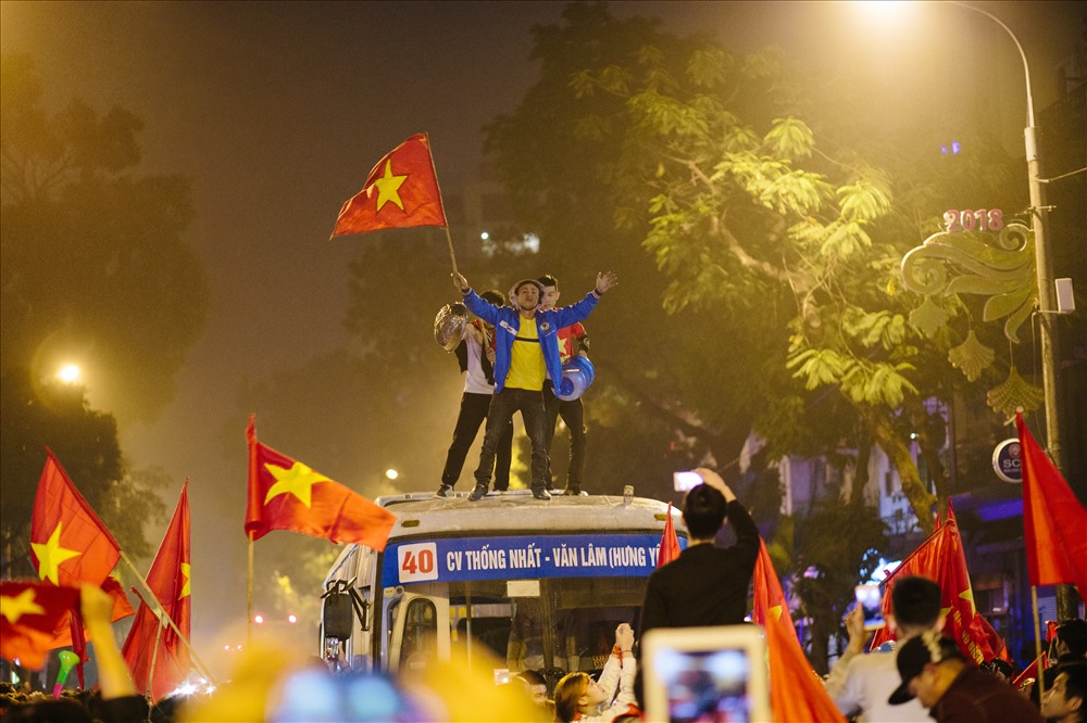 chung ta dang dam say trong nhung khoanh khac lich su cua bong da