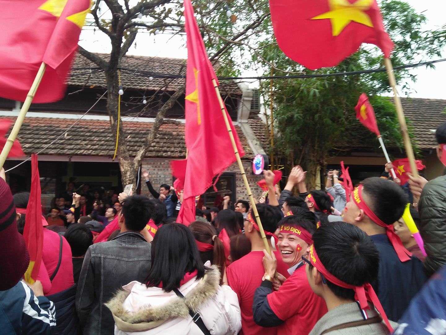 anh niem sung suong tot do khi quang hai sut tung luoi doi phuong