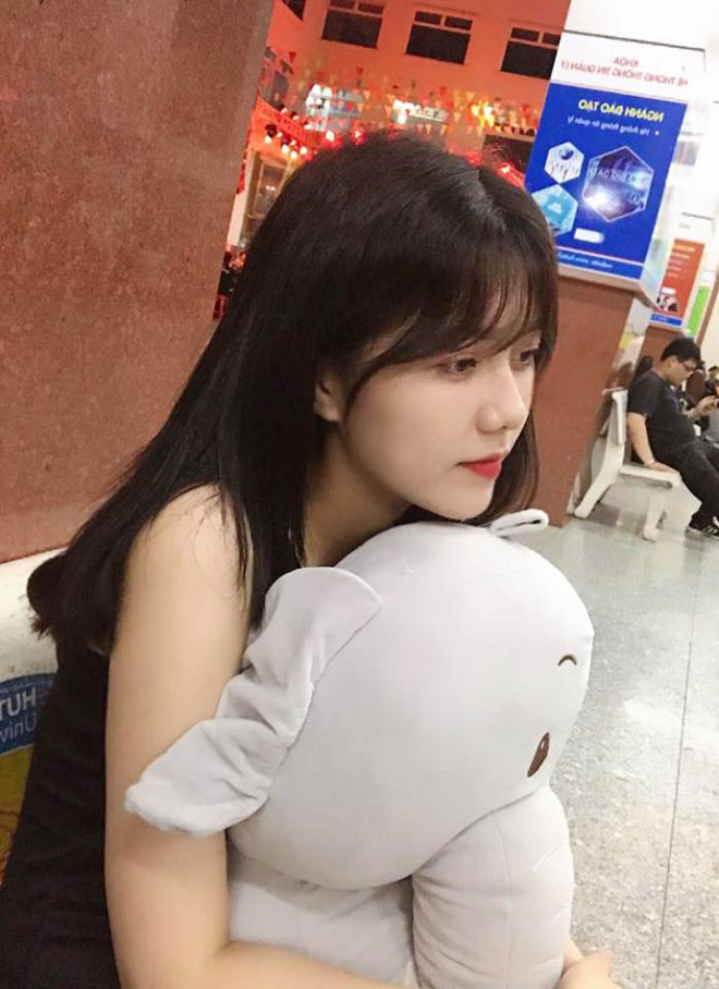 hot girl dam cuoi vua vao dh da giat giai a khoi