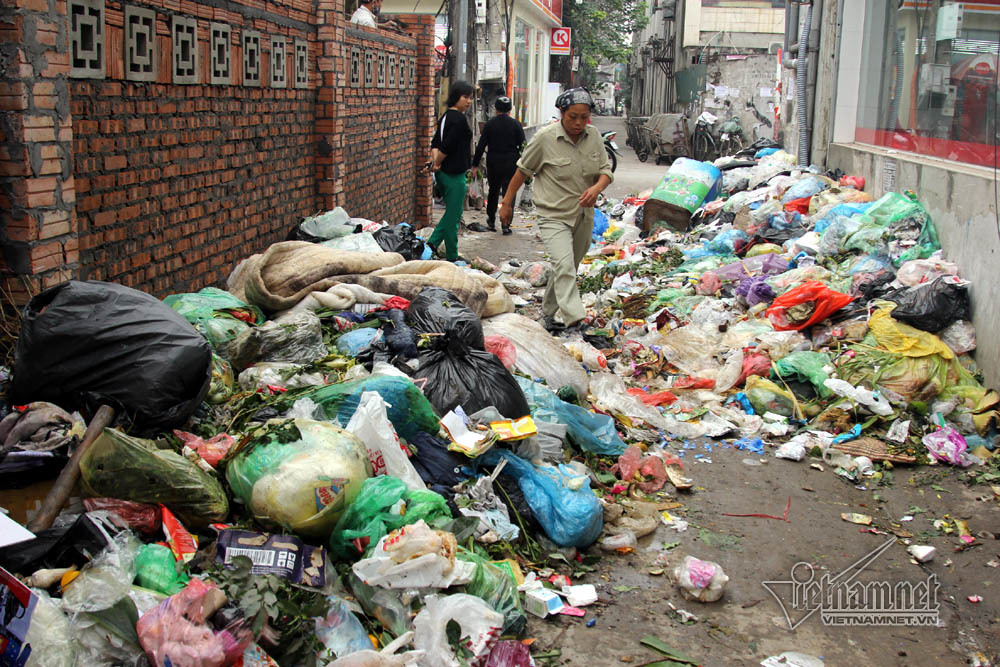 dan phong toa bai rac nam son ha noi rac ngap day duong