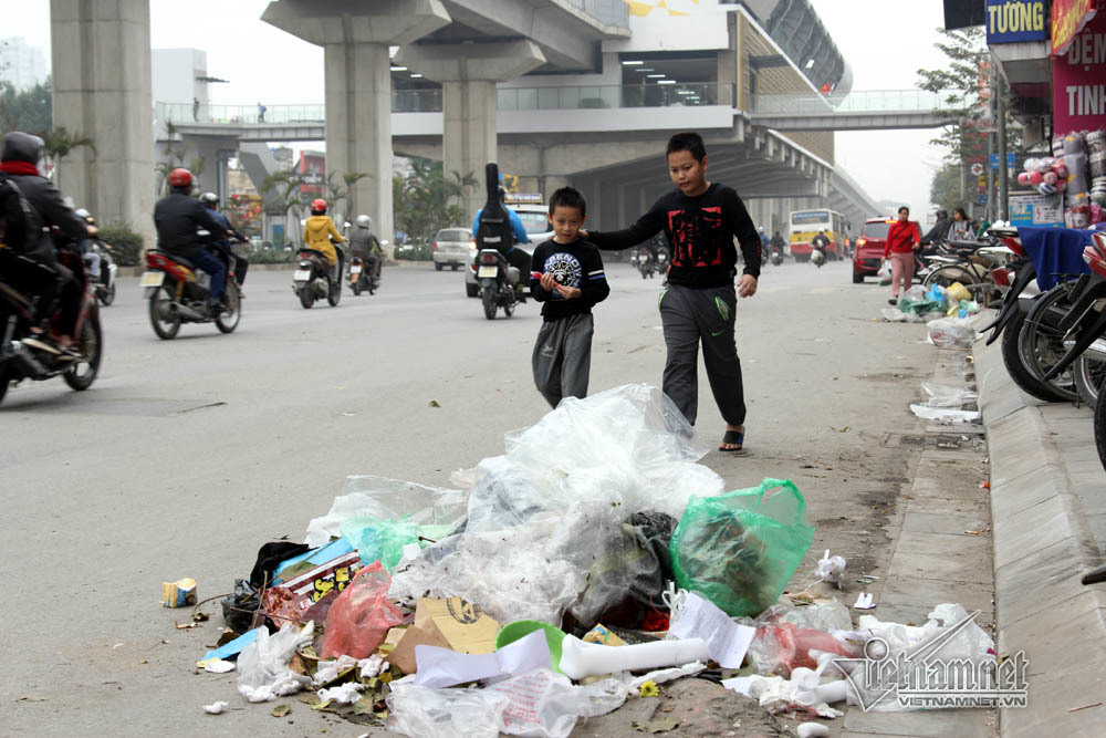 dan phong toa bai rac nam son ha noi rac ngap day duong