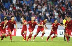 nguoi ham mo thu do mang mam noi thung dung nuoc di bao mung tuyen viet nam vao tu ket asian cup