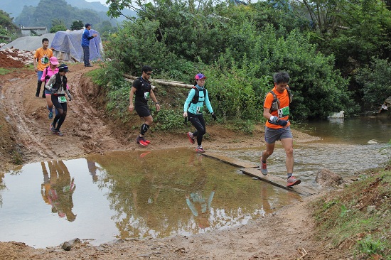 hang nghin nguoi tap nap den cao nguyen theo doi giai marathon 2019