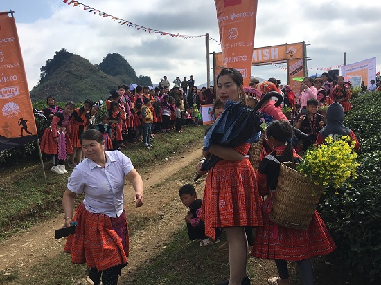 hang nghin nguoi tap nap den cao nguyen theo doi giai marathon 2019