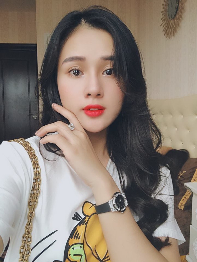 cuoc song sang chanh toan hang hieu cua 3 bong hong phia sau duy manh van thanh trong dai