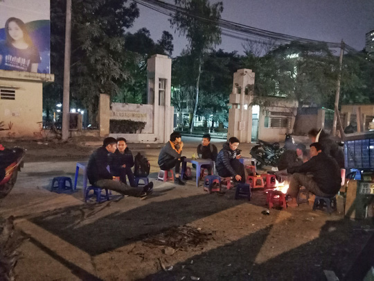 nguoi ha noi dao lon cuoc song vi ret dam keo dai