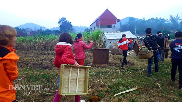 nguoi nung lang son cung bai gi trong buoi sang mung 1 tet