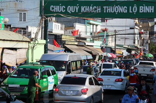 nam oto tong nhau tren cao toc tp hcm long thanh ngay cuoi nghi tet