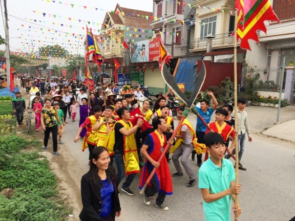 phu tho hang tram nguoi vay bat lon ong cau lay hen dau xuan