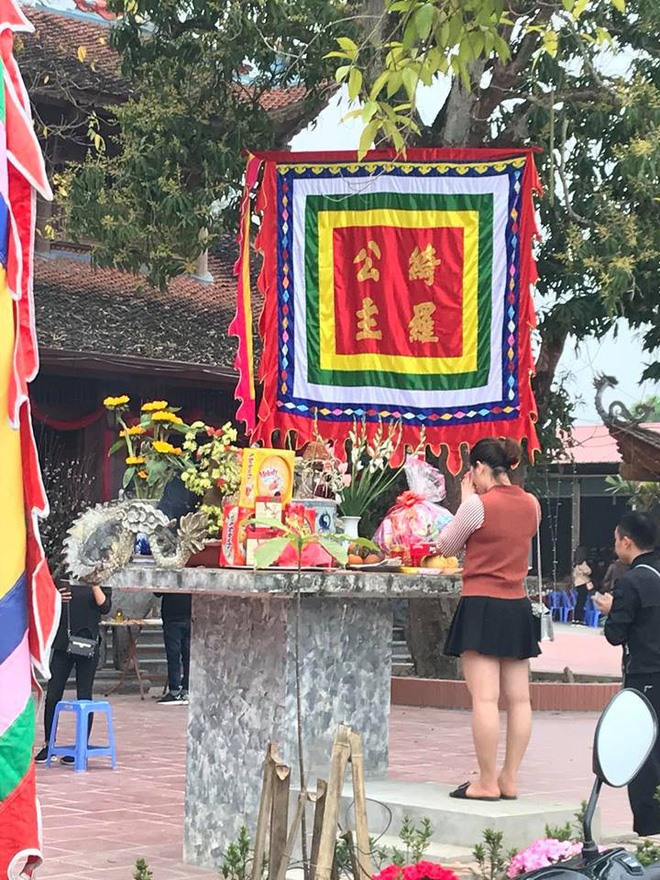 ngan ngam voi kieu an mac thieu vai o chon linh thieng