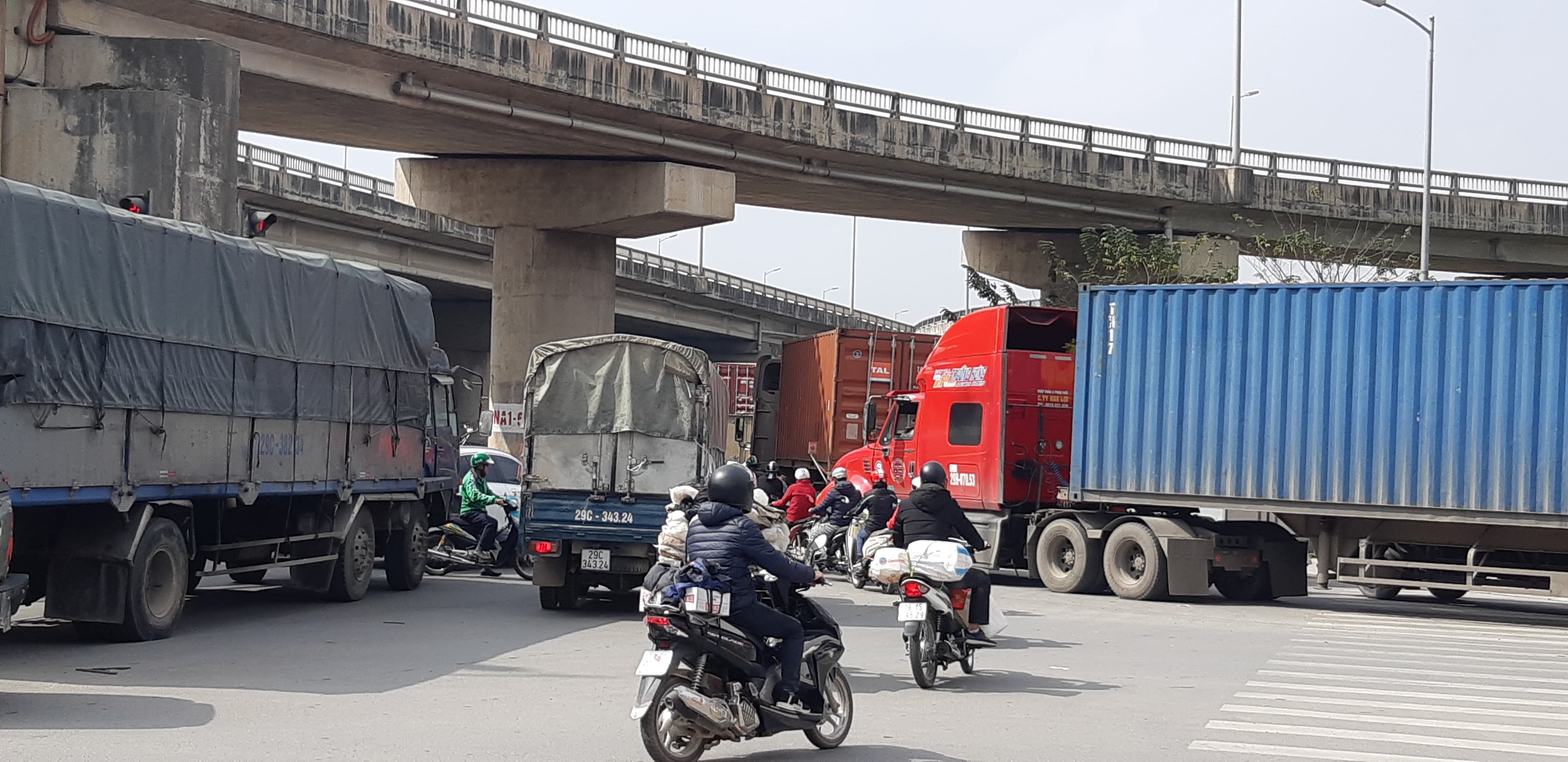 nguoi dan un un ve que nghi tet nhieu tuyen duong cua ngo thu do un tac