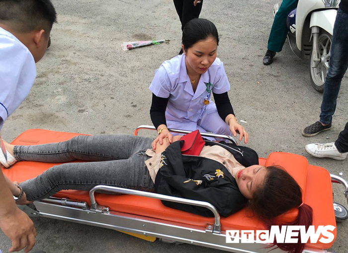 anh thieu nu khoc ngat trong ngay tien tan binh len duong nhap ngu