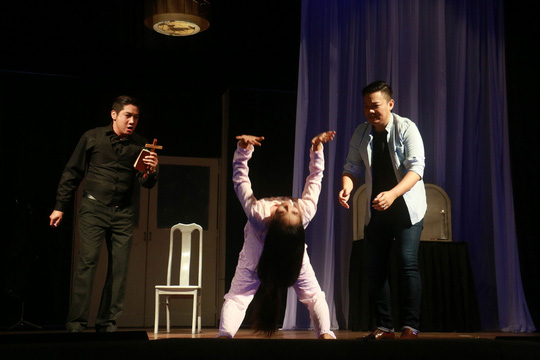 nhung dao dien song chet voi hai kich