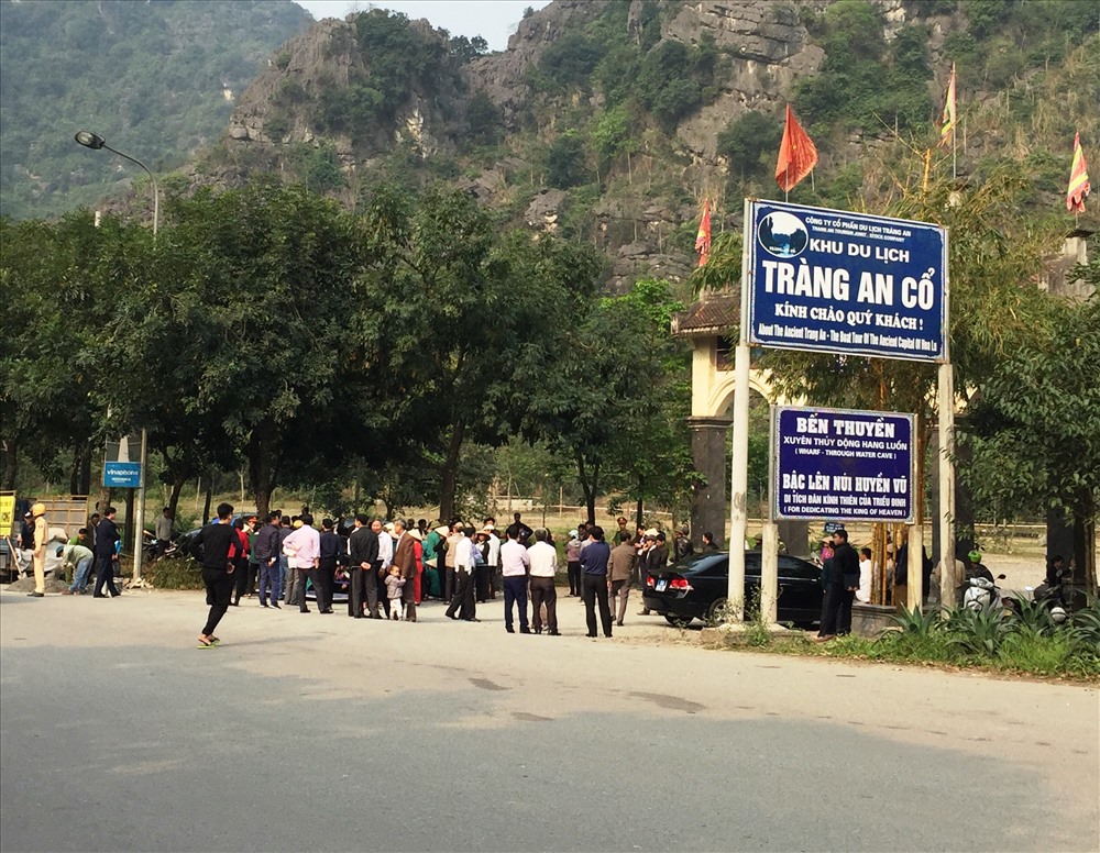 ninh binh hang tram ho dan ngan can viec cam bien cam tai khu du lich trang an co