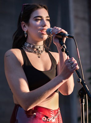 dua lipa moi de doa cua cac ngoi sao