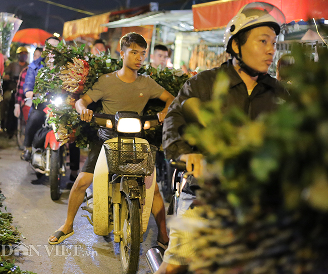 hinh anh nao nhiet tai cho hoa lon nhat ha noi truoc ngay 83