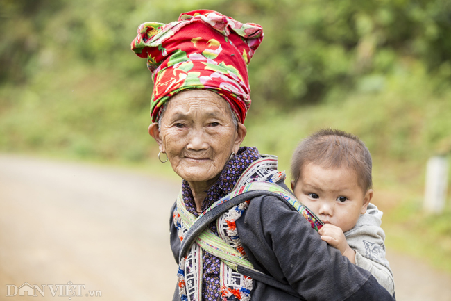 nhung hinh anh dep ve phu nu vung nui cao tay bac