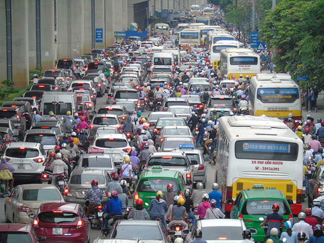 chuyen gia noi gi ve de xuat cam xe may tren duong nguyen trai le van luong