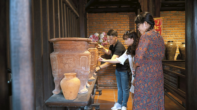 men so huyet lam gom trong ngoi nha co 200 nam tuoi