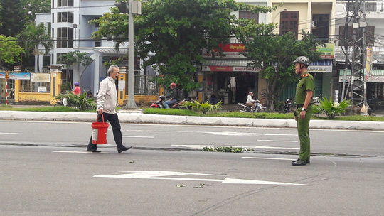 dau nhot tran ra duong khien 4 vu nga xe may lam nhieu nguoi bi thuong