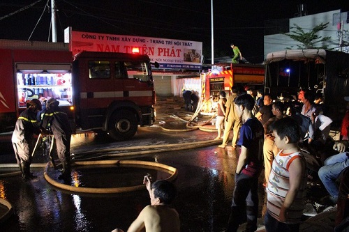 chay xuong go giua dem khuya tai sai gon nhieu nguoi hot hoang