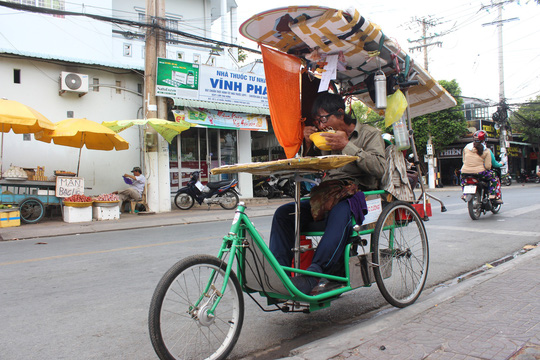 nhoc nhan muu sinh duoi cai nang nhu do lua