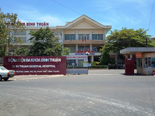 binh thuan gan 100 nguoi nhap vien sau khi an cuoi